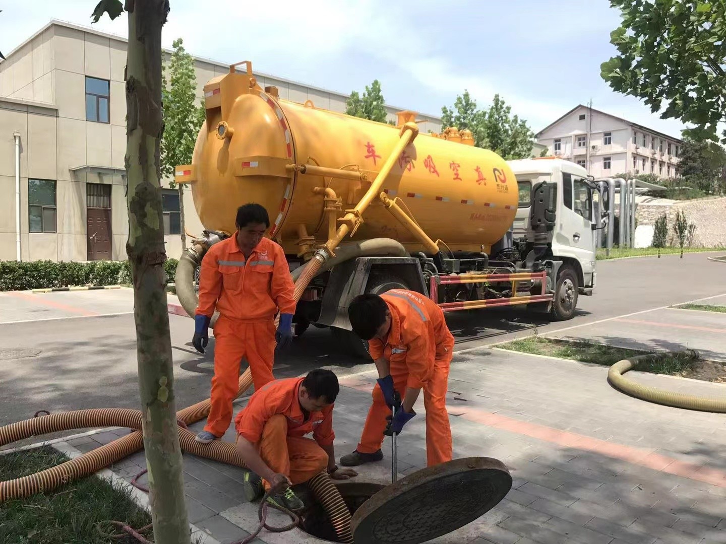 洋浦经济开发区化粪池清理与5-8吨吸粪车施工效率分析
